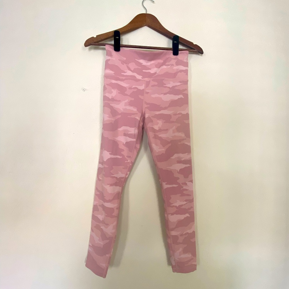 Athleta Salutation Stash Pocket 7/8 Tight – Pink Camo – Size Small